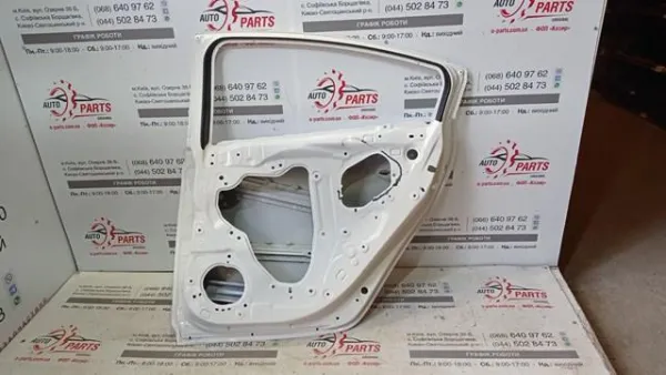 Puerta trasera derecha GHY17202XB Mazda