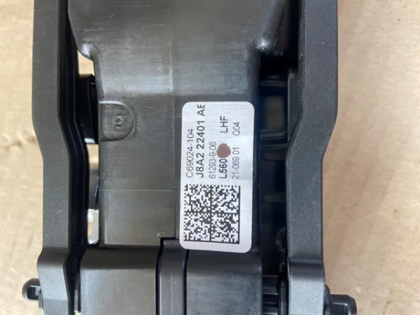 Manija exterior izquierda de puerta delantera LR168643 Land Rover