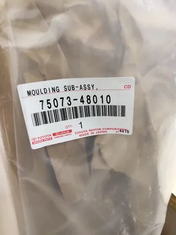 Moldura inferior de puerta delantera derecha TOYOTA 7507348010