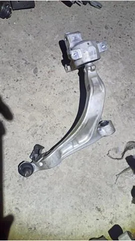 Brazo inferior izquierdo de la suspensión delantera 545011DR0A Nissan/Infiniti