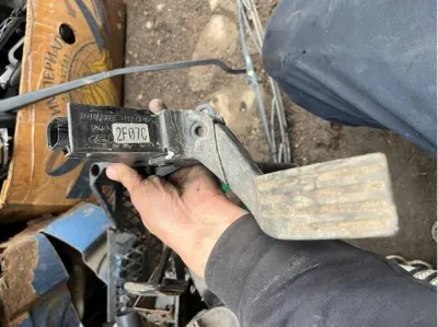 Pedal del acelerador FORD 98AB9F836AE