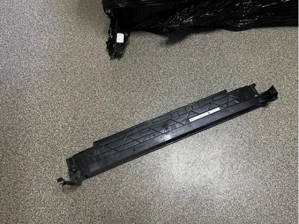 Deflector de aire, radiador, superior BMW 17118666836 precio, desde 22,23 USD