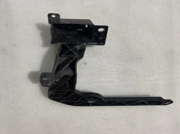 Soporte delantero izquierdo para aleta delantera 32318691 Volvo