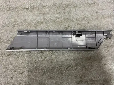 Moldura de manija interior de puerta delantera izquierda SUBARU 94237SG010