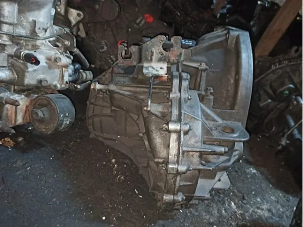 Caja de cambios 7701477364 Renault (RVI)