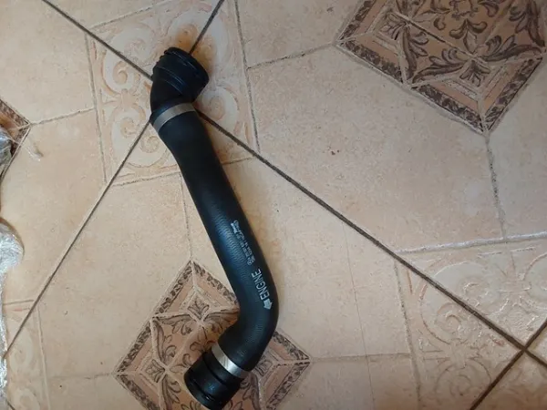 Manguera superior del radiador A2055018201 Mercedes