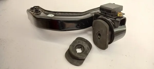 Soporte izquierdo del motor MB581531 Mitsubishi