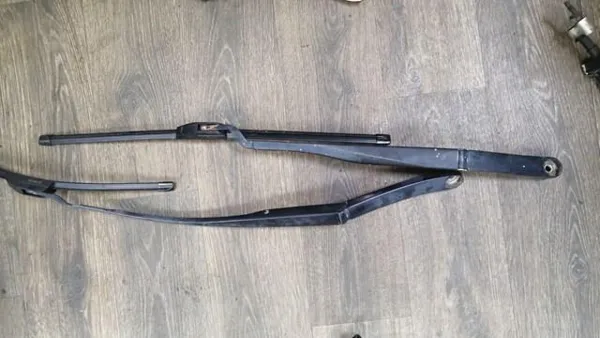 Brazo del limpiaparabrisas Hyundai Sonata VI