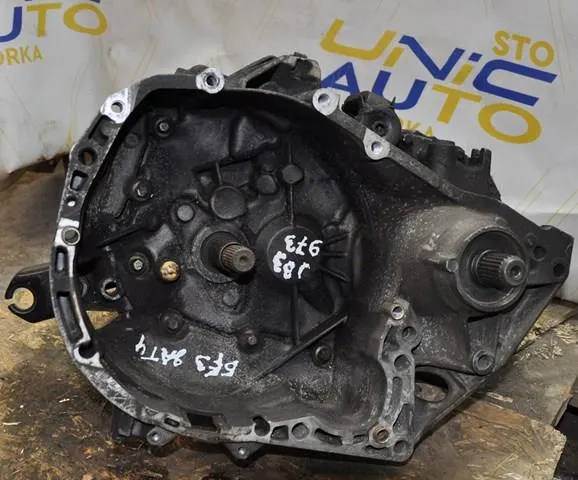 Caja de cambios 7701714682 Renault (RVI)