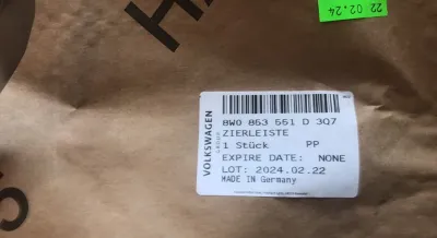 Moldura de parachoques trasero central VAG 8W0853551D3Q7