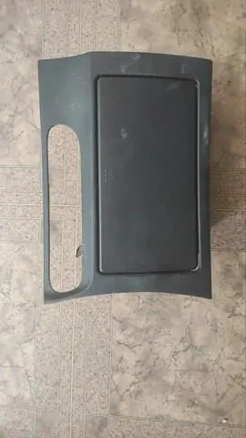 Portavasos del apoyabrazos de la consola central GJ6A64361 Mazda