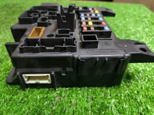 Caja de fusibles 8637A313 Mitsubishi