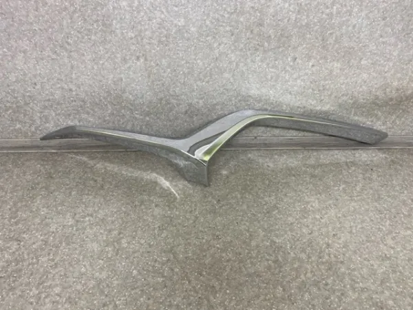 Moldura izquierda de la parrilla del radiador DGH9507K0B Mazda