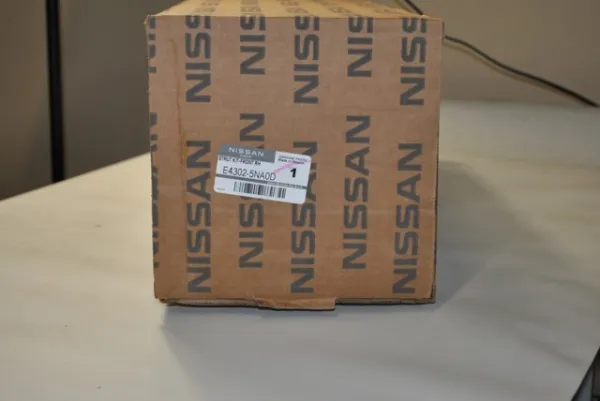 Amortiguador delantero derecho E43025NA0D Nissan/Infiniti