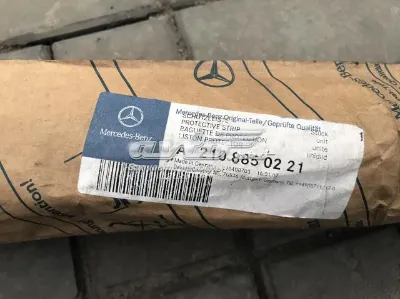 Listón embellecedor/protector, parachoques trasero central MERCEDES A2108850221