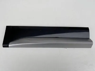 Moldura inferior de la puerta trasera derecha VAG 80A853970A