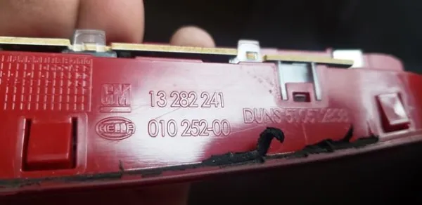 Tercera luz de freno 13282241 General Motors