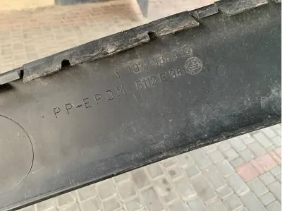 Listón embellecedor/protector, parachoques trasero central BMW 51121977384