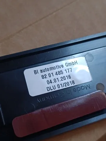 Juego de molduras interiores delanteras de umbral de puerta 8201726303 Renault (RVI)