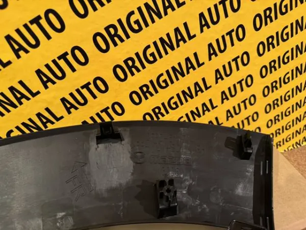 Moldura derecha del parachoques delantero DFR551W71D Mazda