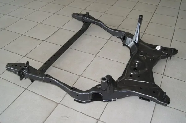 Subchasis delantero soporte motor Mazda CX-30 