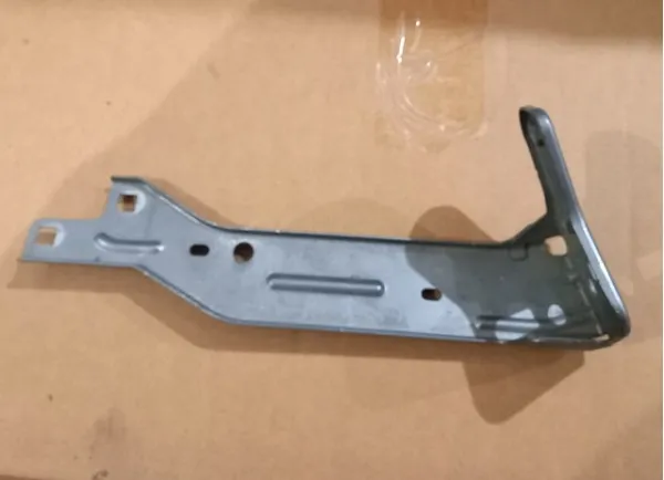 Soporte delantero izquierdo para aleta delantera 50532789 Fiat/Alfa/Lancia
