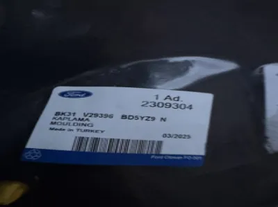 Moldura de guardabarro trasero derecho FORD 2309304