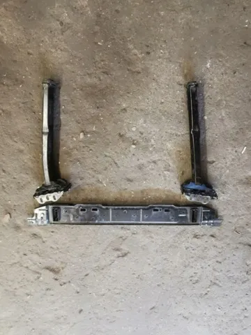 Refuerzo del subchasis delantero 9830019380 Peugeot/Citroen