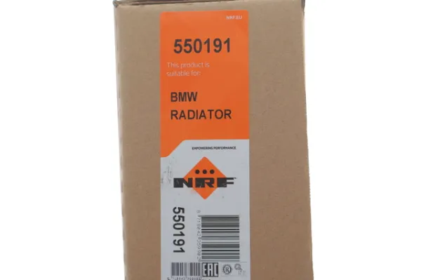 Radiador de refrigeración del motor izquierdo 550191 NRF
