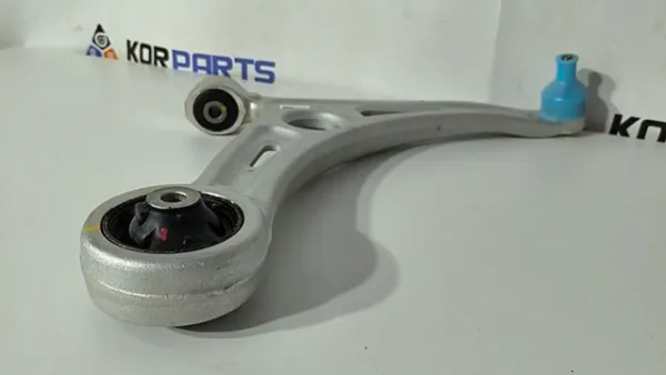Brazo inferior derecho de la suspensión delantera 54501AT000 Hyundai/Kia