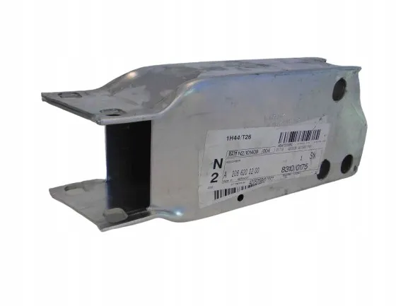 Soporte de parachoques delantero derecho A2066200200 Mercedes