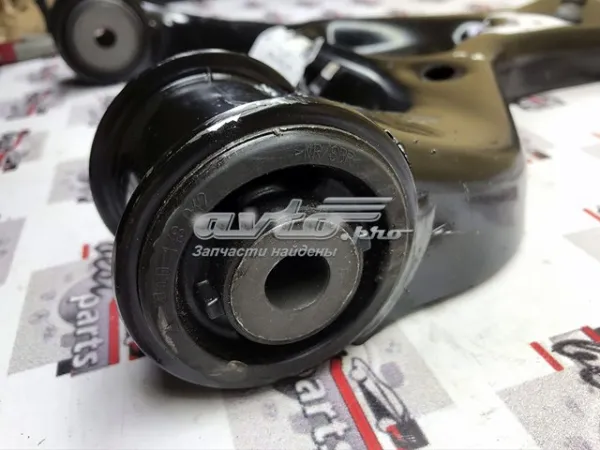 Brazo inferior derecho de la suspensión delantera A4473303000 Mercedes