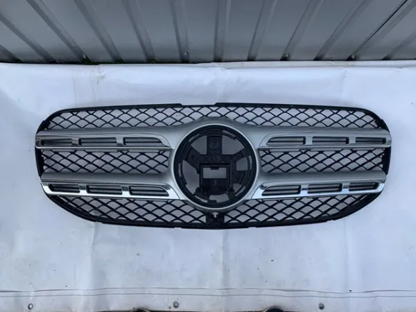 Parrilla 1678881100 Mercedes