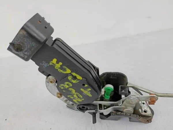 Cerradura de la puerta trasera derecha 8230165D11000 Suzuki