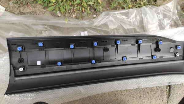 Moldura inferior de puerta delantera izquierda 984029691T Peugeot/Citroen
