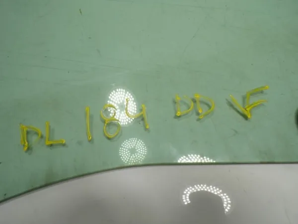 Cristal de puerta delantera derecha 9811413680 Peugeot/Citroen