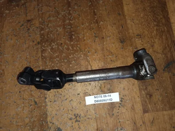 Cardán superior de la columna de dirección D80809U11D Nissan/Infiniti