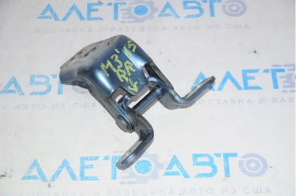 Bisagra de la puerta trasera derecha KD5372240A Mazda