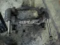 Soporte de la pinza de freno delantera Mercedes Vito 638