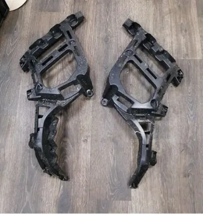 Soporte de guía para parachoques trasero, derecho PEUGEOT 9811280380