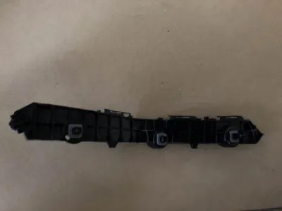 Soporte de guía para parachoques trasero, derecho TOYOTA 525750D470