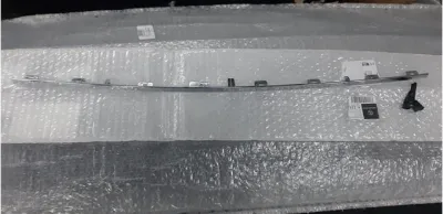 Embellecedor central del parachoques trasero MERCEDES A2238857401