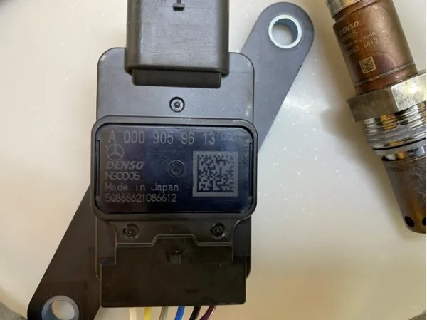Sensor de óxidos de nitrógeno NOx trasero A0009059613 Mercedes