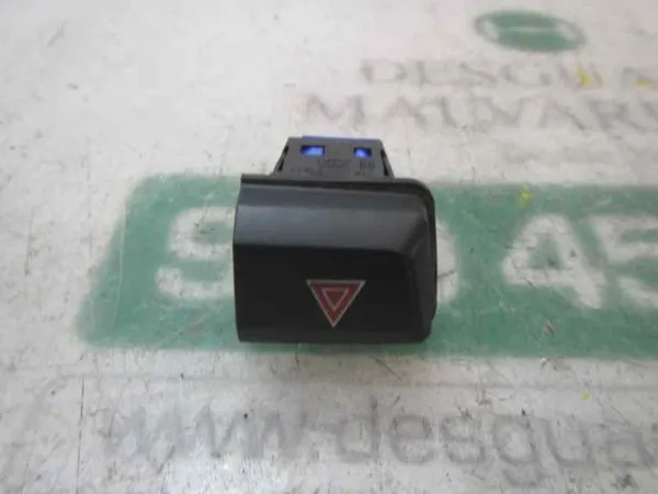 Boton de luz de emergencía Peugeot 208 CA, CC