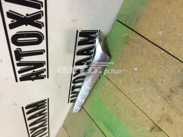 Moldura derecha de la parrilla del radiador 863541R000 Hyundai/Kia