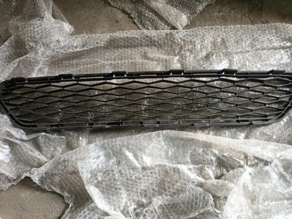 Rejilla central del parachoques delantero 622544CE0A Nissan/Infiniti