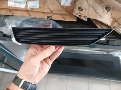 Rejilla de ventilación, parachoques trasero VAG 83A8077329B9