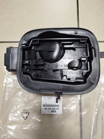 Carcasa del tubo de llenado del tanque de combustible 9821505180 Peugeot/Citroen