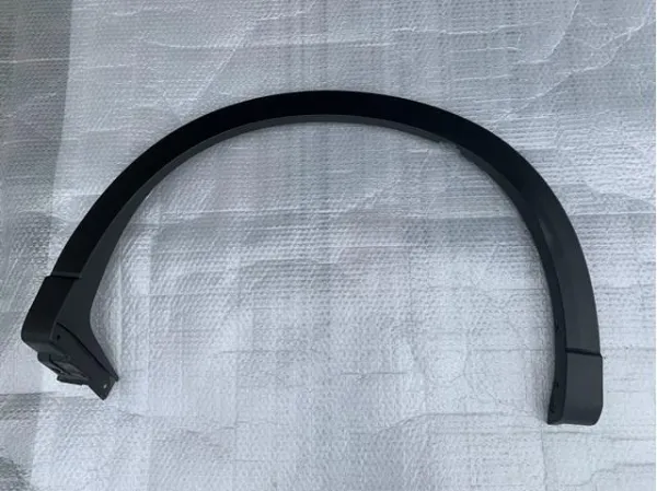 Extensión de la aleta trasera izquierda KB7W51W60F8N Mazda