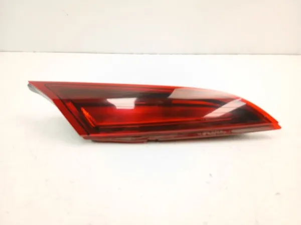 Piloto trasero interior izquierdo 23135917 Opel